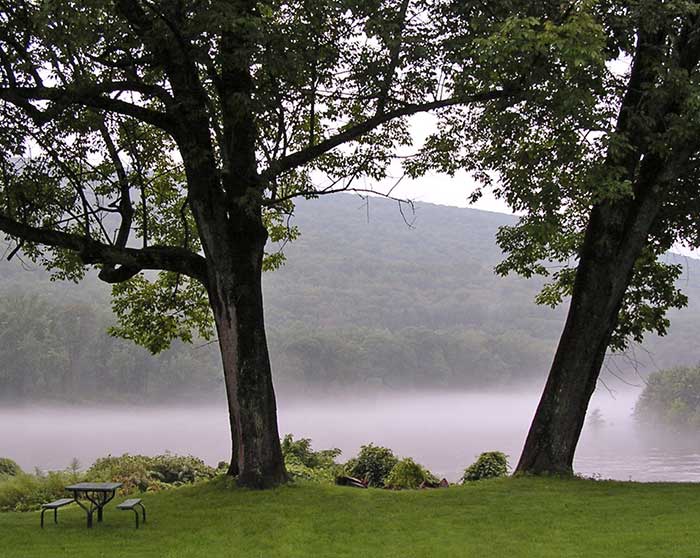 shawnee-inn-golf-trees-by-river