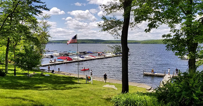 silver-birches-resort-lakefront-and-boat-slips