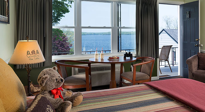 silver-birches-resort-the-bunkhouse-room-overlooking-lake