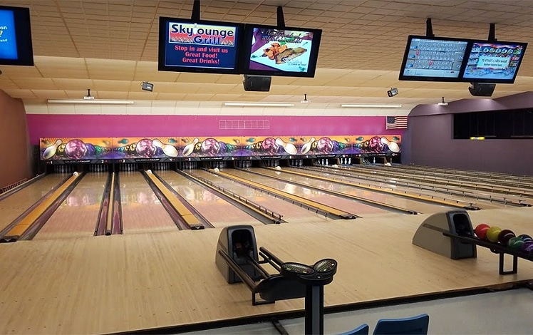 skylanes-bowling-center-lanes