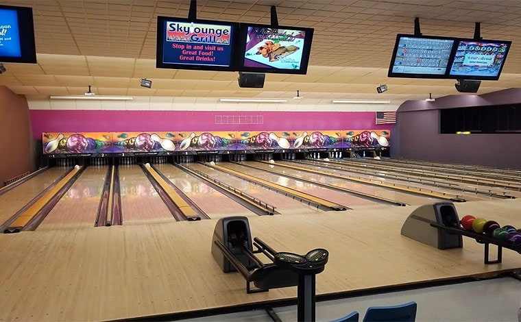 skylanes-bowling-center-lanes