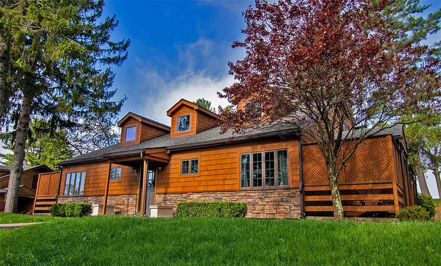 exterior of cottage by the lake