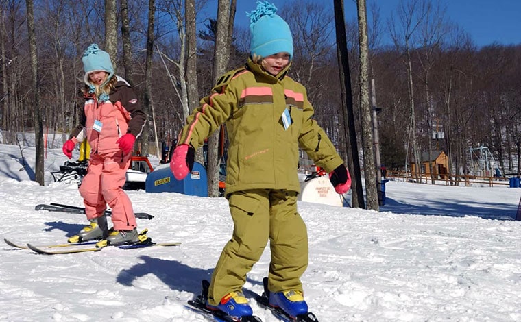 skytop-lodge-children skiing