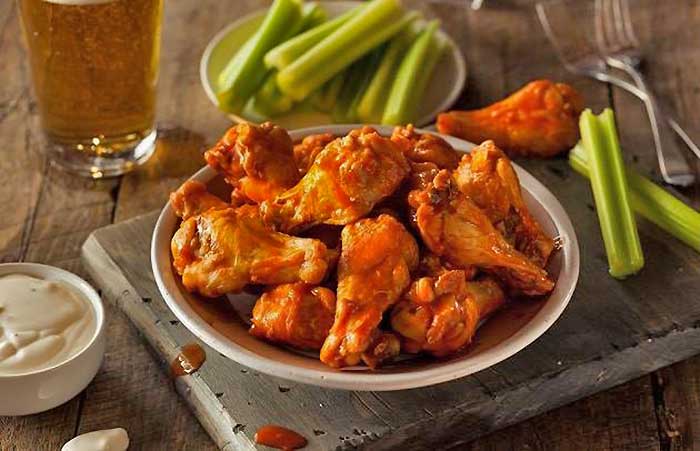 slopeside-pub-and-grill-chicken-wings-celery