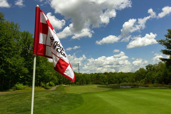 split-rock-golf-flag-and-cart-path