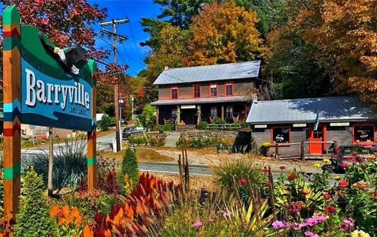 stickett inn exterior front