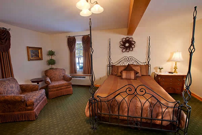 stroudsmoor-inn-cabin-suite