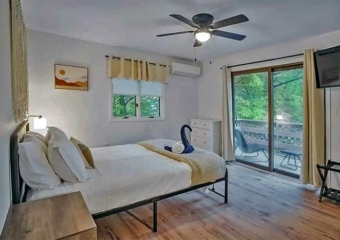 Tall Pines Retreat Bedroom with Balcony