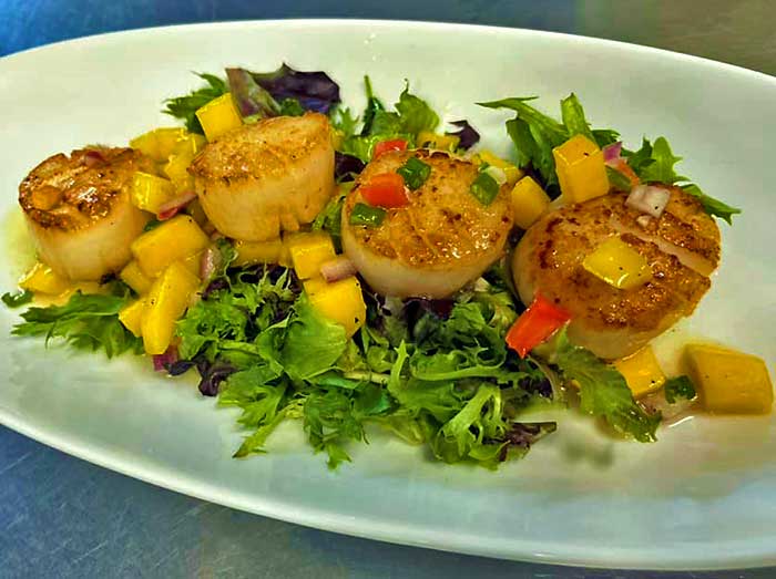 Thai Thani seared scallops with mango sauce