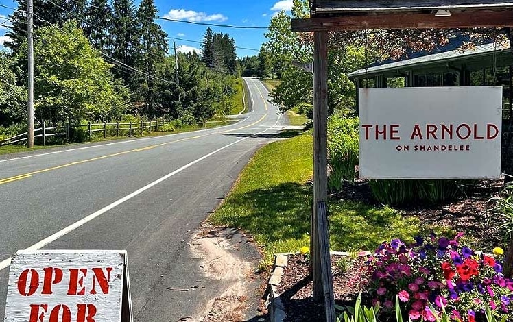 the arnold house roadside sign