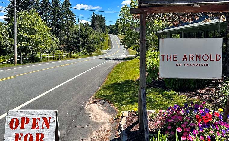 the arnold house roadside sign