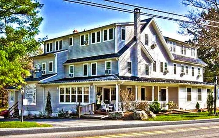 the frogtown inn exterior