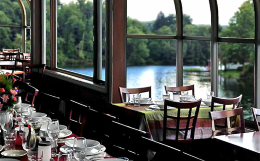 the lakeside dining room tables overlooking the lake
