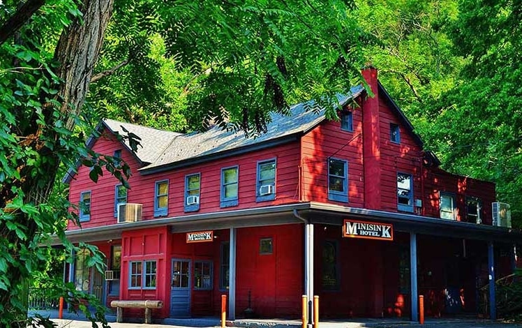 the-minisink-hotel-exterior-in-trees