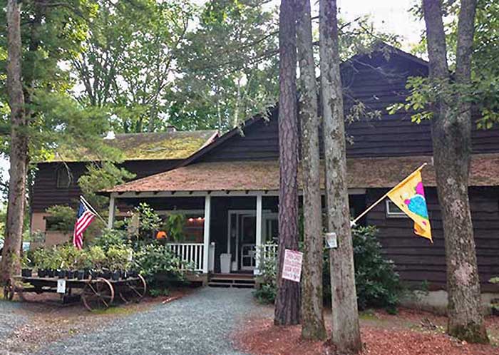 the-paupack-blueberry-farm-store-building