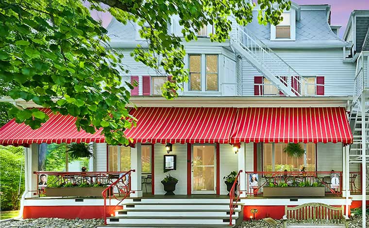 tom quick inn exterior front of hotel