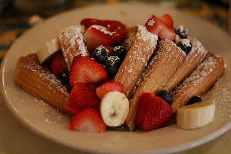 toms-country-kitchen-mountainhome-french-toast-with-fruit