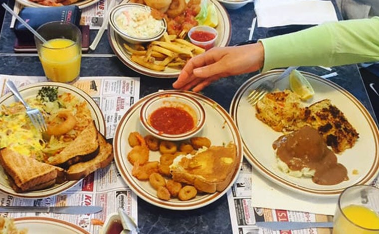 triplets-famly-diner-table-of-food