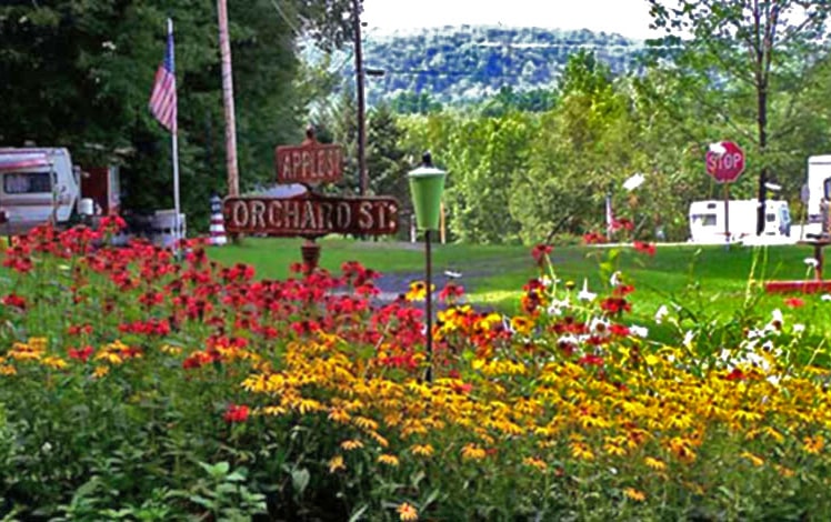 valleyview-farm-campground-entrance-mountain