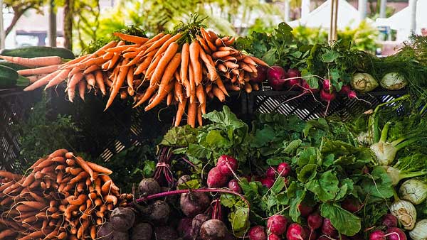 wayne-county-farmers-maket-vegetables-display