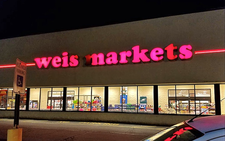 Weis Markets exterior of store at night