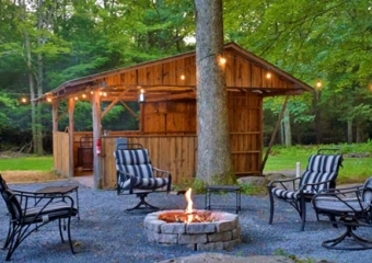 white tailed lodge bar and fire pit