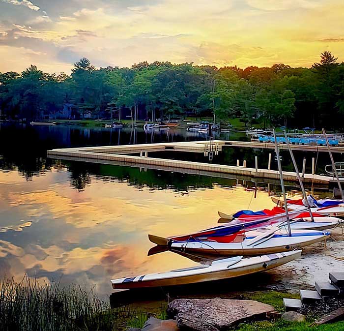 woodloch lodge boats docked on lake